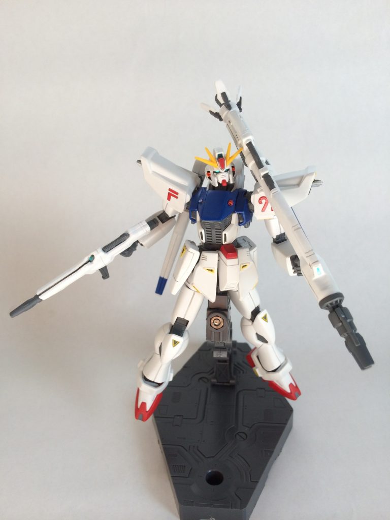 　照明は実験的に自然光のみ、あえて白バックで陰影を出そうという、無謀な冒険をしていました。