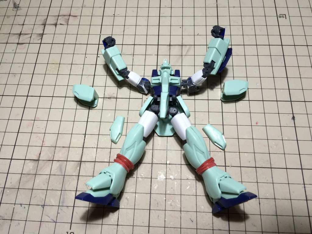 【制作工程2】もう１機のミキシング途中の写真です。だいたい白い部分がF91のものです。肩のアーマーは被せてあるだけです。　前回の投稿分も合わせて、HGUCのF91、合計で3つ買いました。