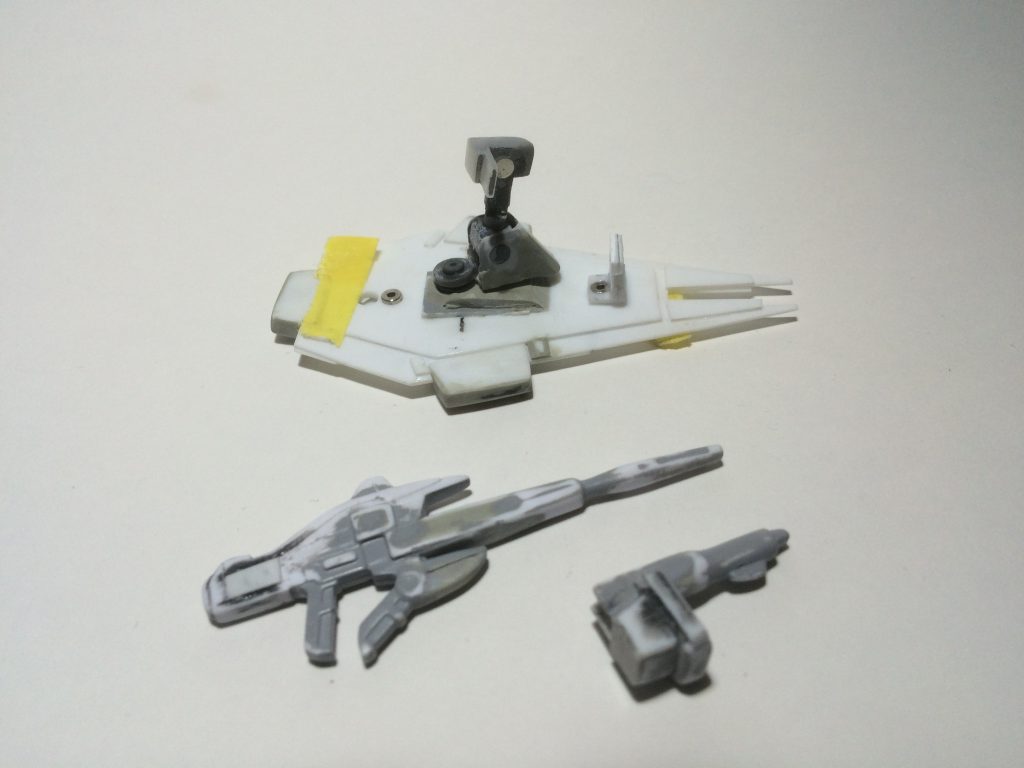 【制作工程1】ほぼ最終段階のビームライフルとメガビームシールドです。シールドは2つ試作し、本体への接続も試行錯誤しました。