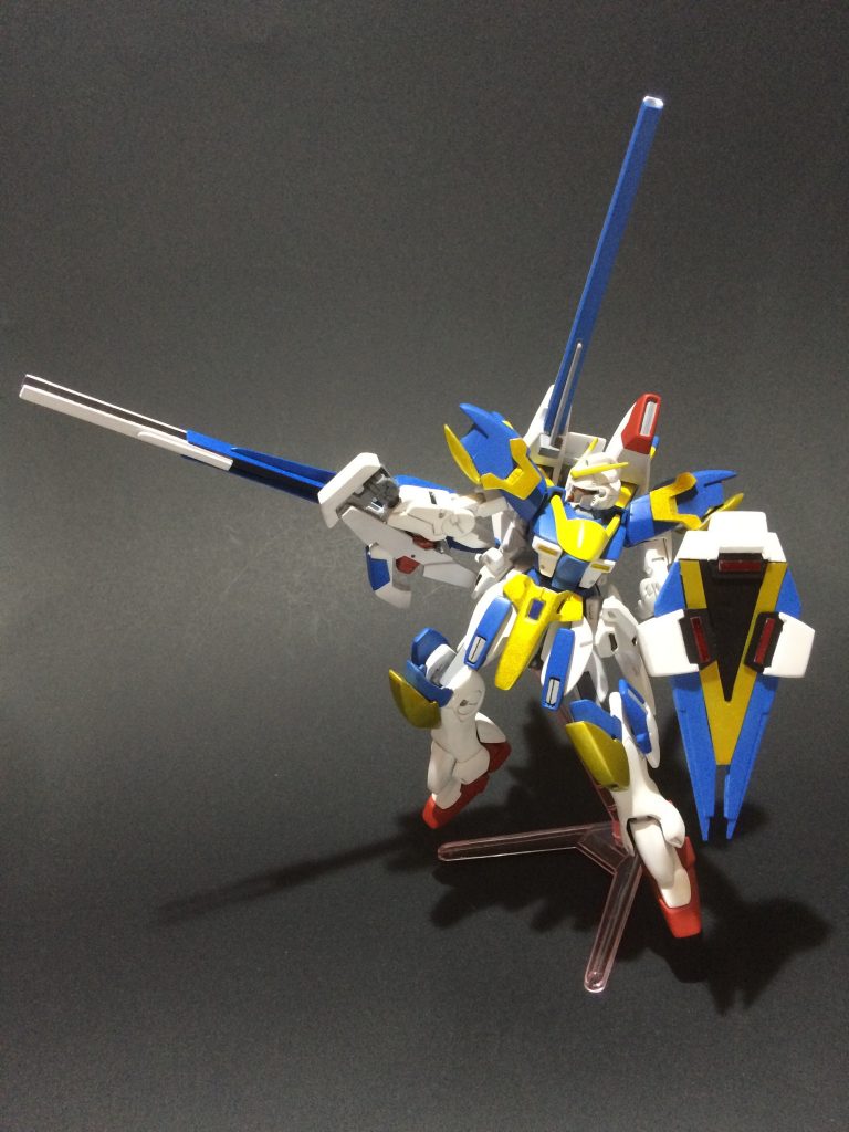 HGUCのV2アサルトバスター発売直前だったので、そのサンプル写真をまねてみました。が、これが限界でした。HGUCのあの肩関節は反則だ、とか思ってました。
