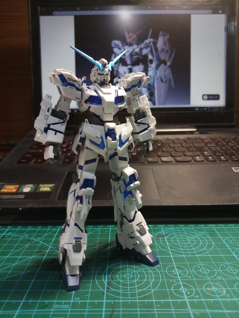 メタリックブルーのデカールを使用