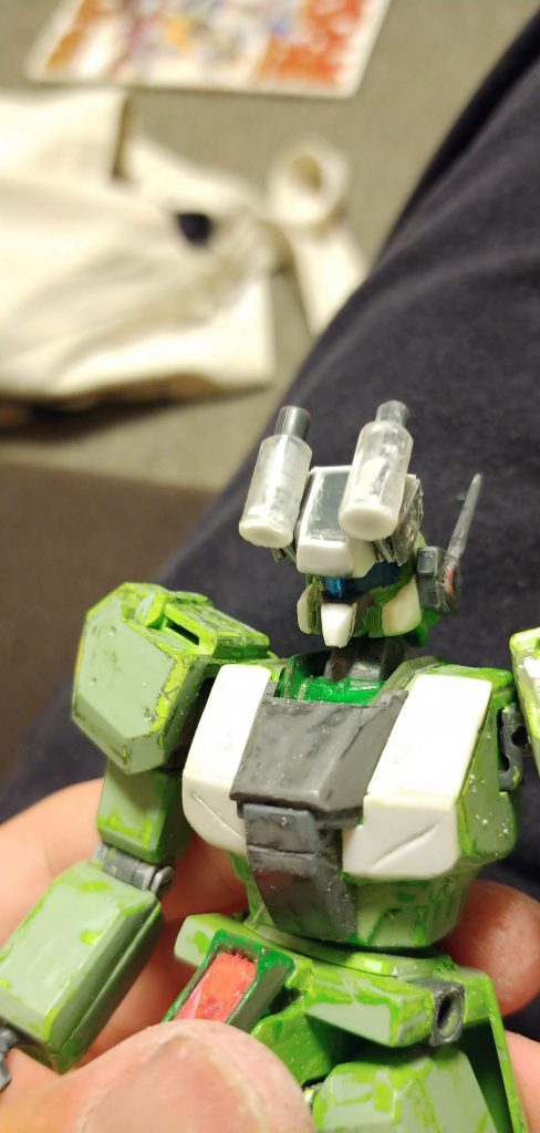 最後におでこのバイザー。
一番頑張ったけど下げても位置が頬なんだよね〜
意味のないバイザーです。