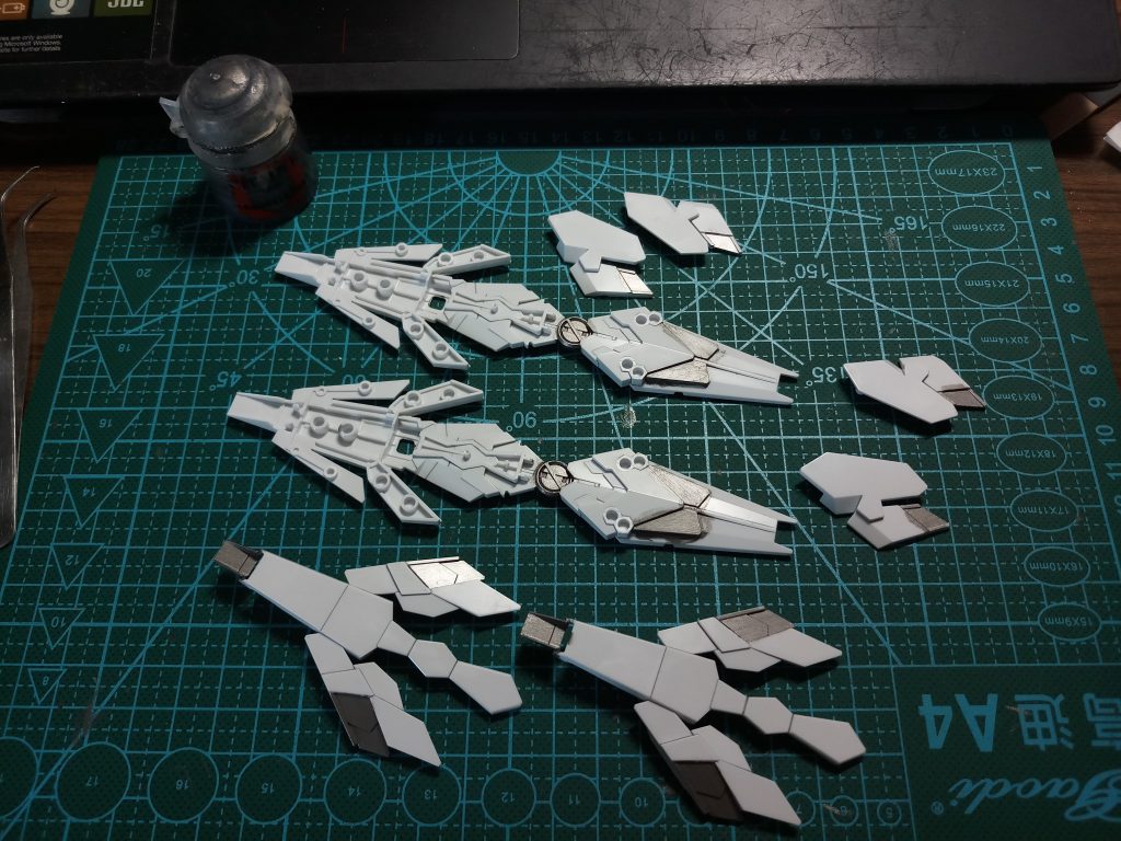 アーマードアーマーBS、DEは、ガンメタルペイントで塗装されています。