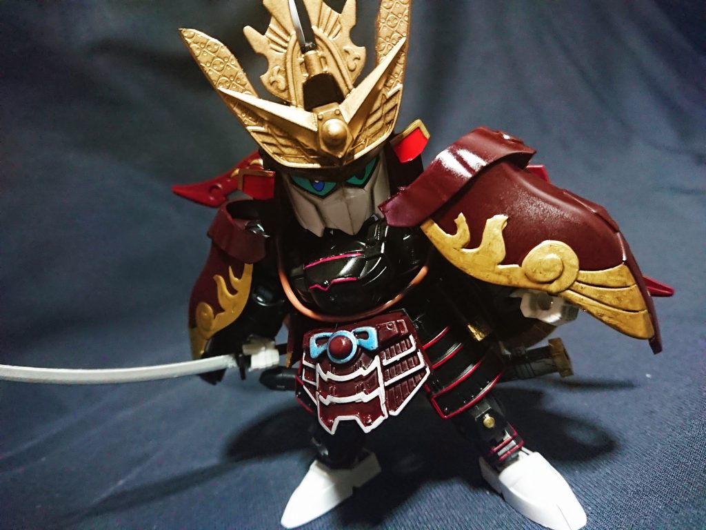 武神降臨編のオリジナル武将を制作しようと思い、明智光秀や毛利元就、北条氏康などの構想がありました。ちょうどSEKIROをプレイしていて同じ戦国時代のキャラクターということ。そしてあまりにボコボコに叩きのめされ、クリアしたら敬意を表し作ってやろう、ということで武神降臨編の敵キャラとしてコラボしてみました。黒の不死斬「開門」で斬首した後に、葦名から別の世界へと転生した姿。という設定にしています。