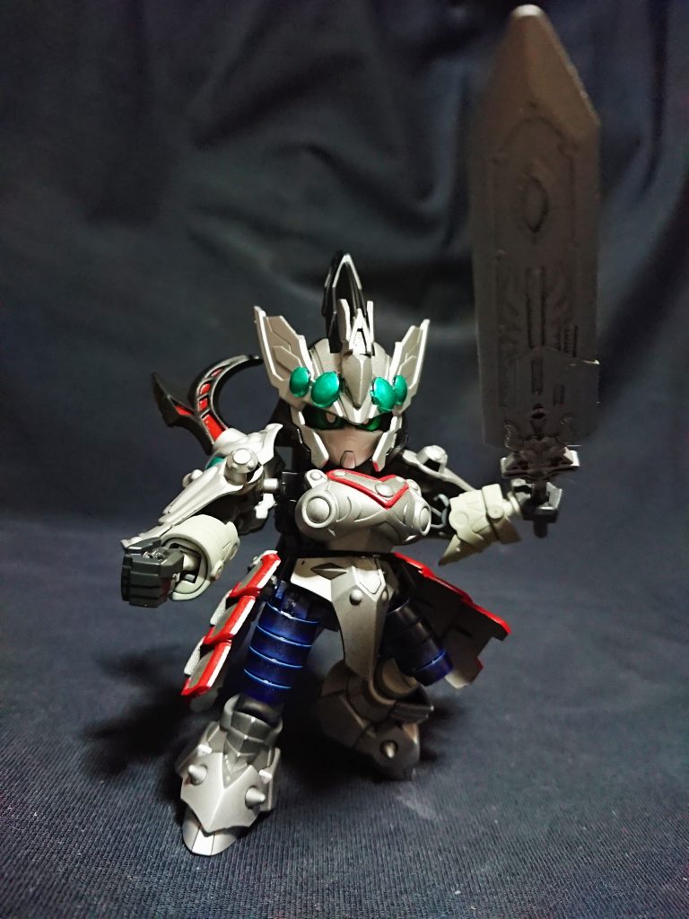 モチーフにしたキャラの見た目もありますが、平安時代の人物のため、魔竜剣士ゼロの手足とフルアーマーナイトの胸部を使用し、戦国の鎧には無いイメージを取り入れました。
[葦名弦一郎頑駄無](https://gumpla.jp/sd/443518)同様に武神降臨編ではCSフレームを基部としていますが、見た目より上半身の干渉があるため、大胆な動きは取れません。