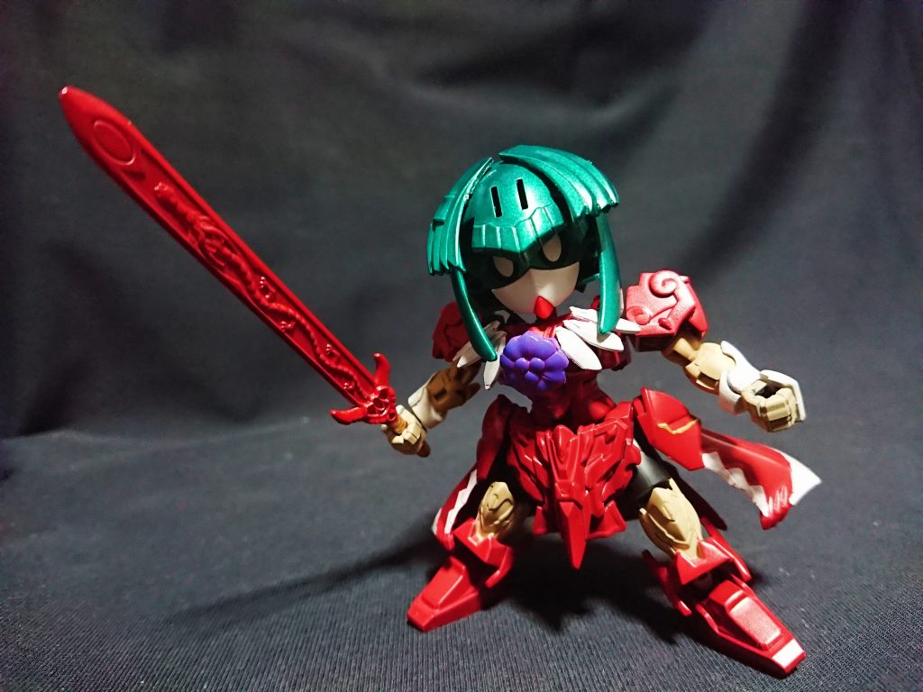 武器は劉備の龍帝剣をそのまま薄くメタルレッドに塗装し幻魔としました。
接地性はよろしくないので、ロザリオインペールや神速三段突きのポーズで遊ぼうとするとスタンド必須ですw