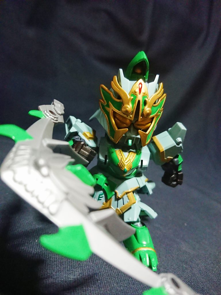 制作に一番悩んだバックエンジンユニットですが、ブーメランとして再現しています。
無理やりに制作して飾りのままにするなら と思い、蚩尤の角となる司馬師の羽を使用しました。