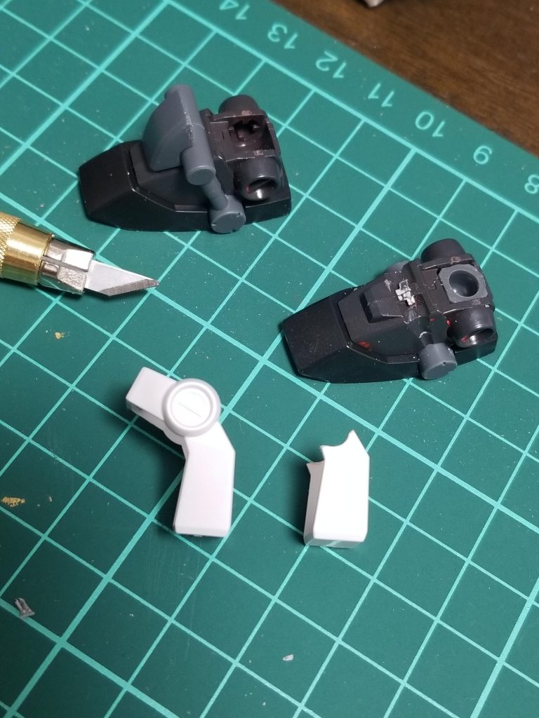 ブラックウォーリアのままだとだいぶヴィートルーの脚部は干渉してしまうので、ほぼ普通のガンダムの形に戻しています