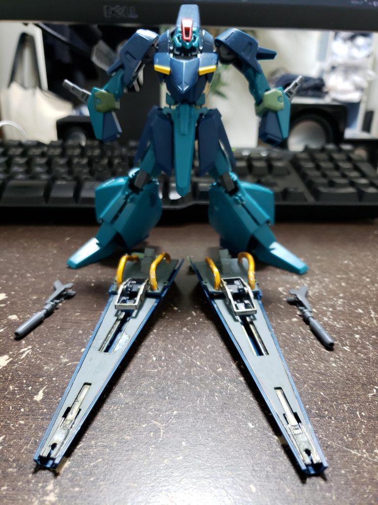 ムーバブル・シールド・バインダー組み立て途中。
熱冷却用にパワーサプライ・ケーブルは外出しという設定です。