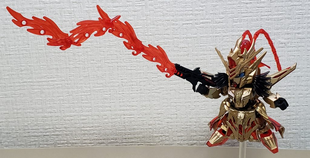 背中のバックパックはエフェクトパーツとして百来に取り付けられます。