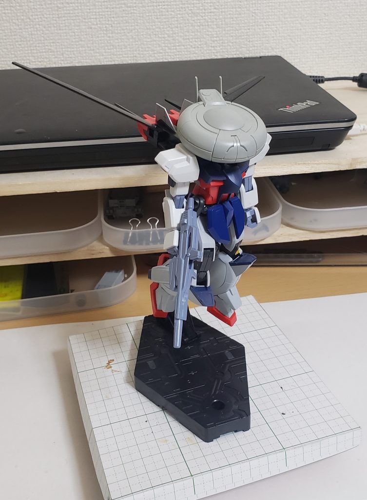 胴体と足がレジェンドで、バックパックがストライク、腕と武器がマークⅡです。