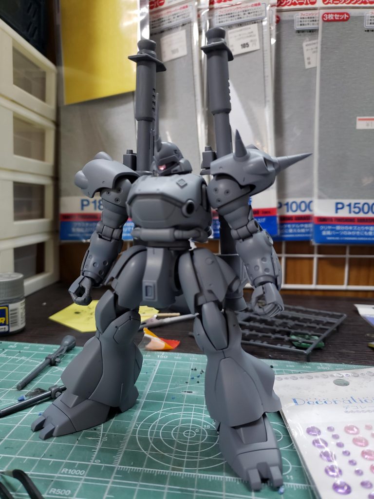 みんな大好きサフ状態。
カメラアイは100均のラインストーン使用