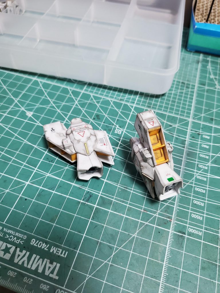 今回はお手軽に完成させるために
デカール⇒半光沢トップコート⇒スミ入れ＋ウェザリング⇒つや消しトップコートの順でほとんど塗装せずに作製しています。
ギガンティックアームの作製も検討しましたが妻『あんなでかい腕なんかない方が強い』とのことでいったん完成とさせていただきます。