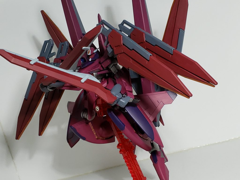 ツヴァイのバスターソードを2本持っておりこれを通常時常に携帯している