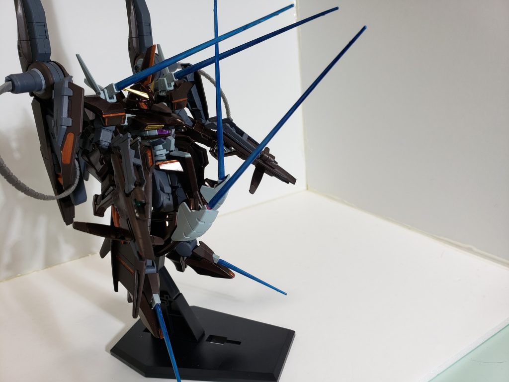 肩のサーベルもラックにある状態から短時間サーベルを放出可能
さすがにここまで来るとやり過ぎ感…