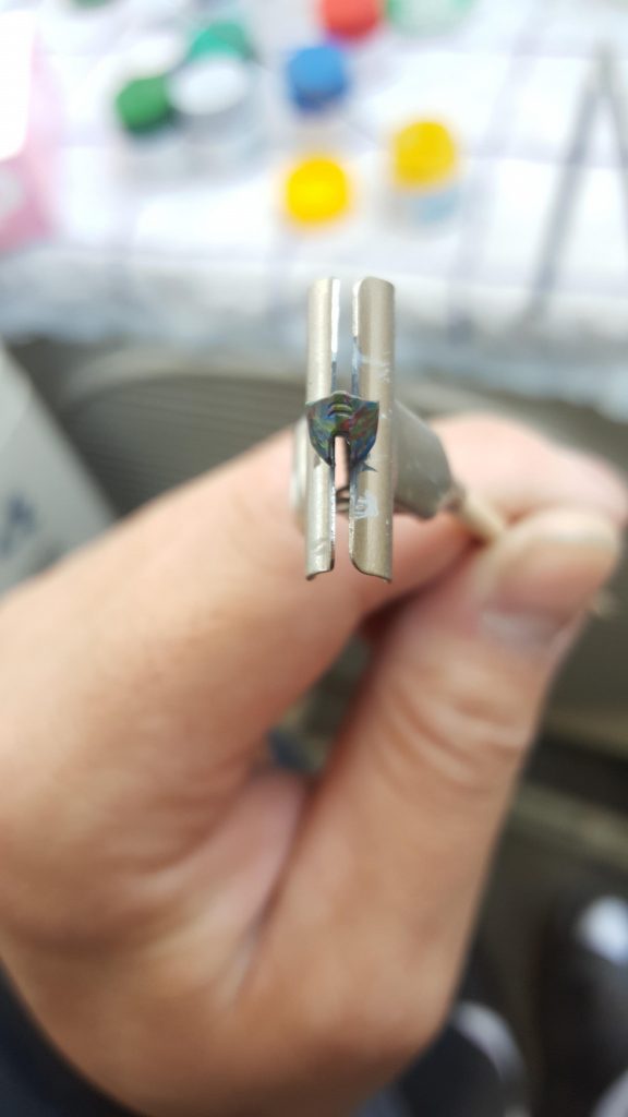 新MAX塗りってなんぞや?って人もいるかもしれないので、簡単に説明を…( ・ω・)
まず黒系で下地を作り、赤・青・黄(好みで緑)をランダムに塗りどこかの部族のメイクっぽく塗ります( ・ω・)←