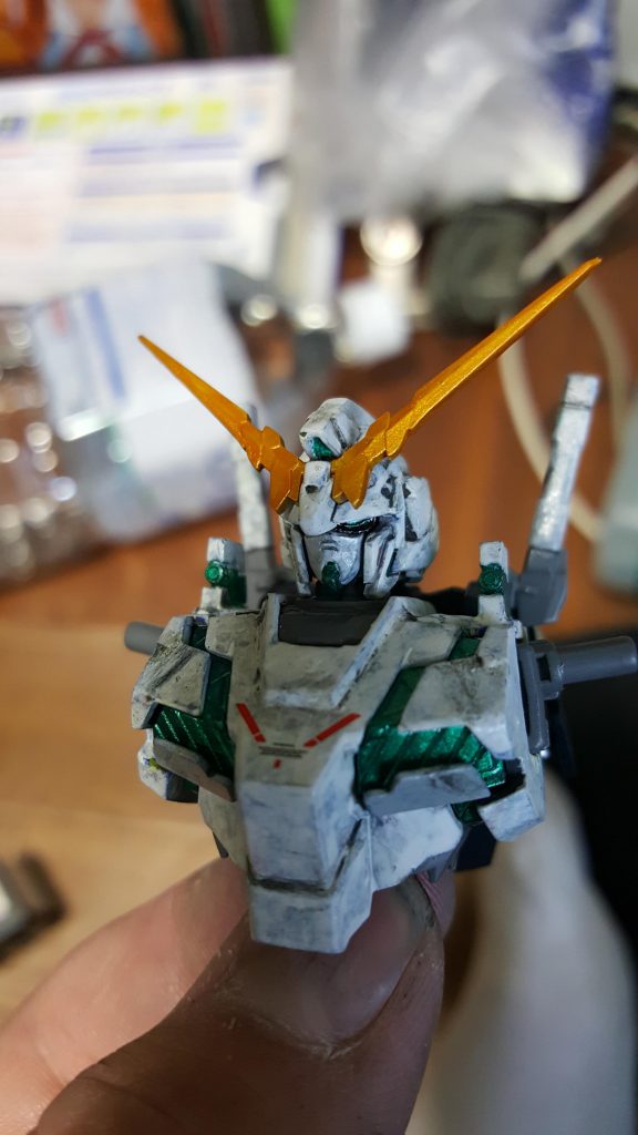 その上から筆でバシバシ叩くように、わざとムラになるように塗ります( ・ω・)
2~3回筆でしばいたったらこんな感じになります( ・ω・)←
最初の下地はエアブラシがあるならクラウンになるように飛び散らせながら塗るといいらしいですが、今は試しようがないのでちょっとよくわかりません( ・ω・)←