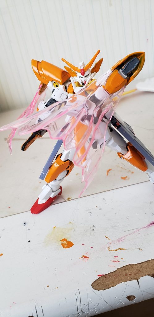 ビームマントこの機体の唯一の防御装備。ビーム兵器を中和させ吸収する機能を有している。
吸収したビームの数だけビームマントも大きくなる。
しかし、実弾を防ぐことは難しい。