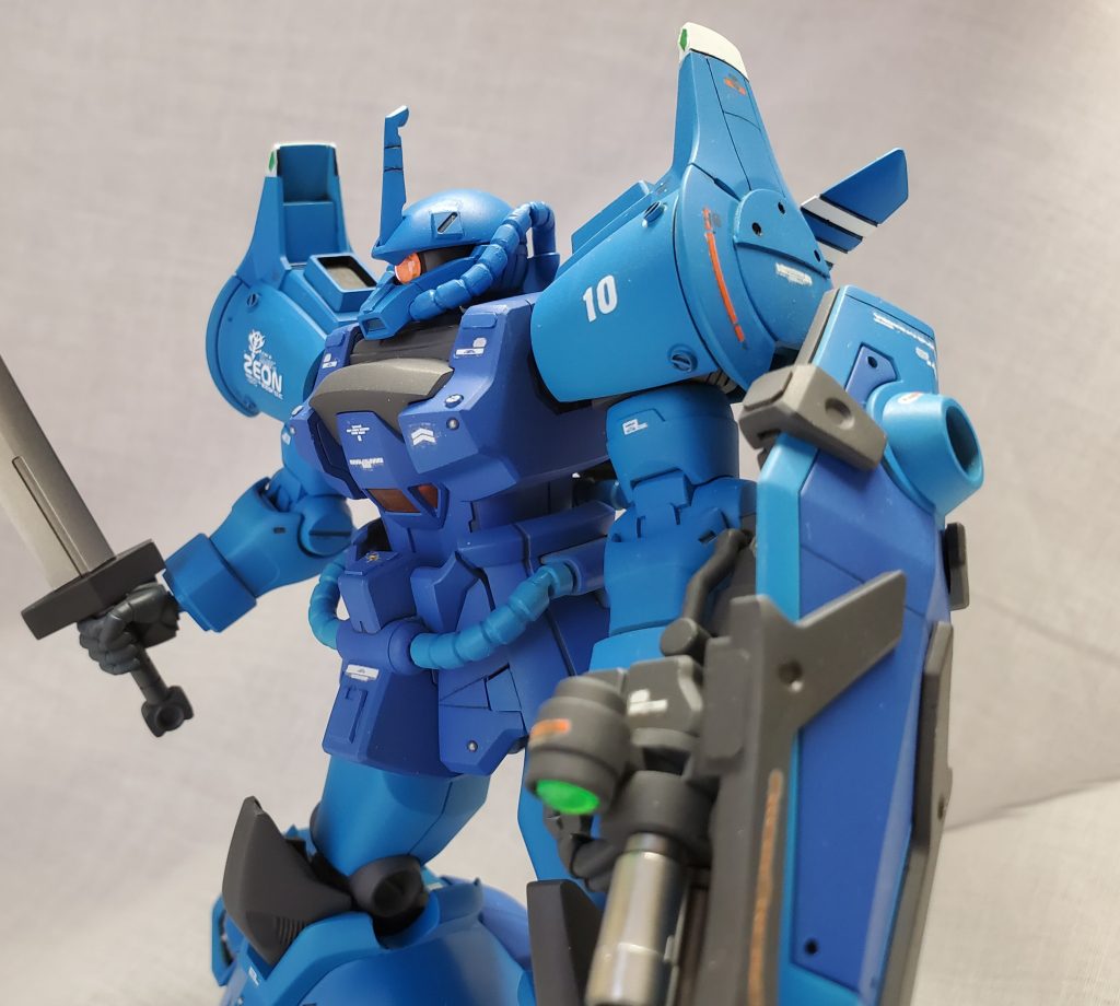 モノアイは、定番のHアイズ＋ラピーテープです。