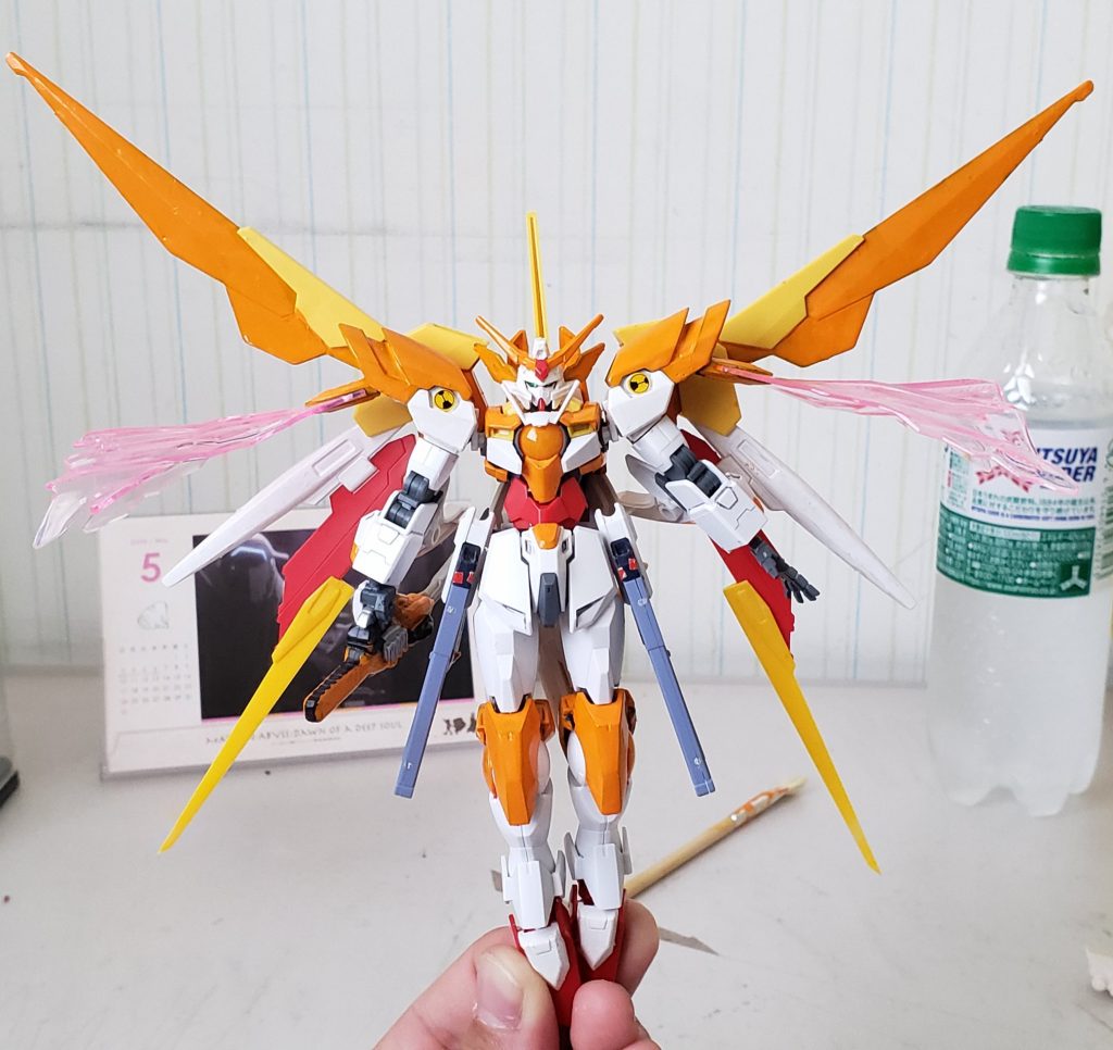 バーニングバースト
ウィングを全展開し、シールドを背中にセットすることで発動する。
以前のライジングサンシャインバーストと同じく全熱エネルギーを機体内に循環させ、機体スペックを大幅にあげる。
バーニングフェニーチェの力により約一時間くらいまで限界時間が引き延ばされた。