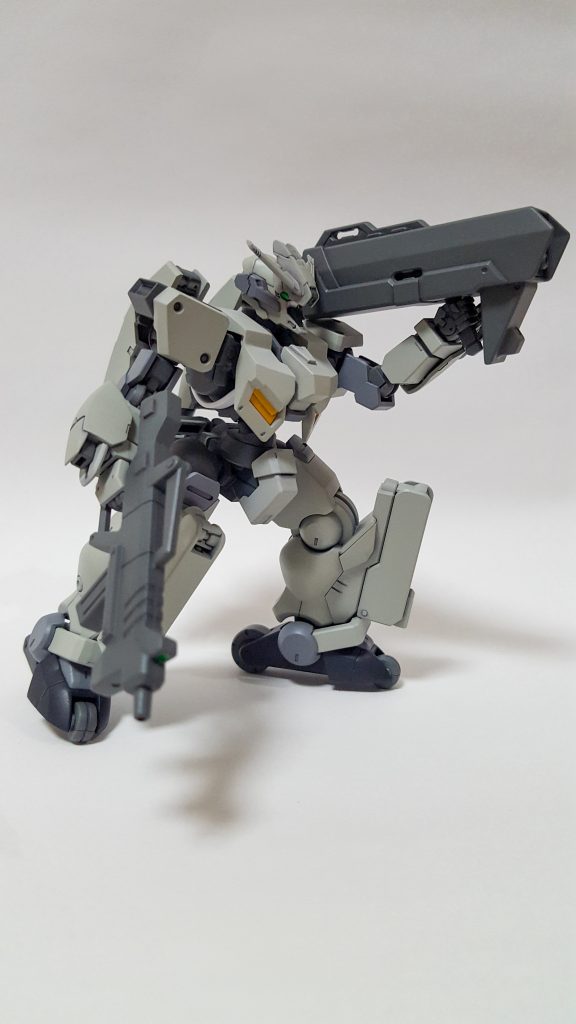 4連装ミサイル
破壊力が高く、戦艦や、建物、防御壁の破壊などに使用される。対自在戦闘機兵にも有効な武器である。