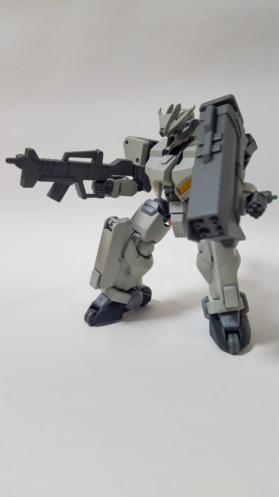 サブマシンガン
雷光の主兵装で、対自在戦闘機兵に向けに開発された武器となる。対戦車、戦闘機にも使用する。