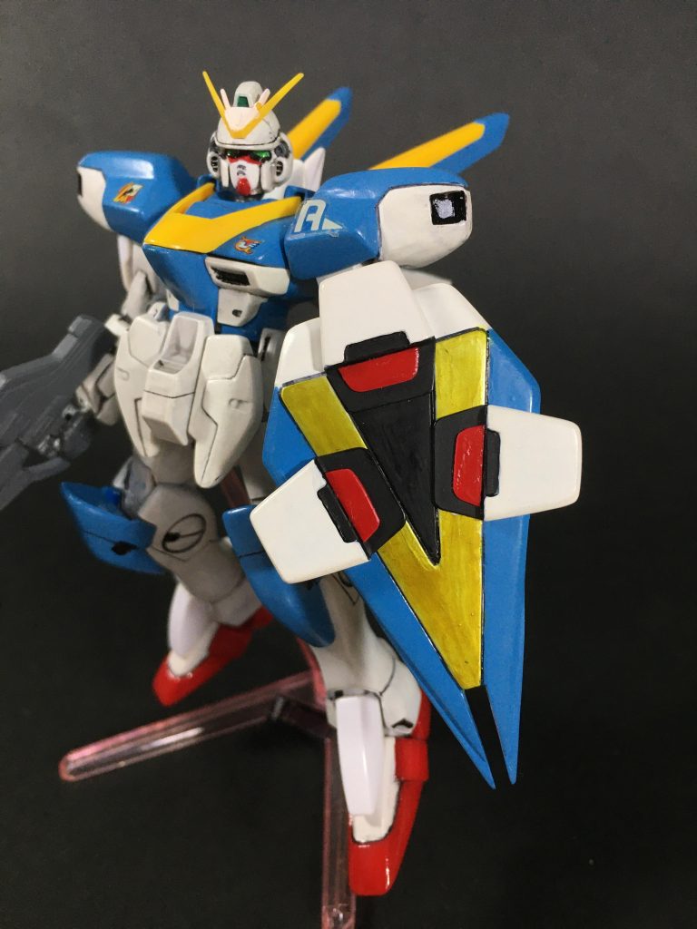 　ノーマルなV2ガンダムです。プラ板で作った小ぶりなメガビームシールドは、肘のビームシールドのユニットごとで接続し、そこと盾部分をポリ関節でつないで、拳とは別に動かせるようにしています。色を塗っていないので、写真は割愛します。