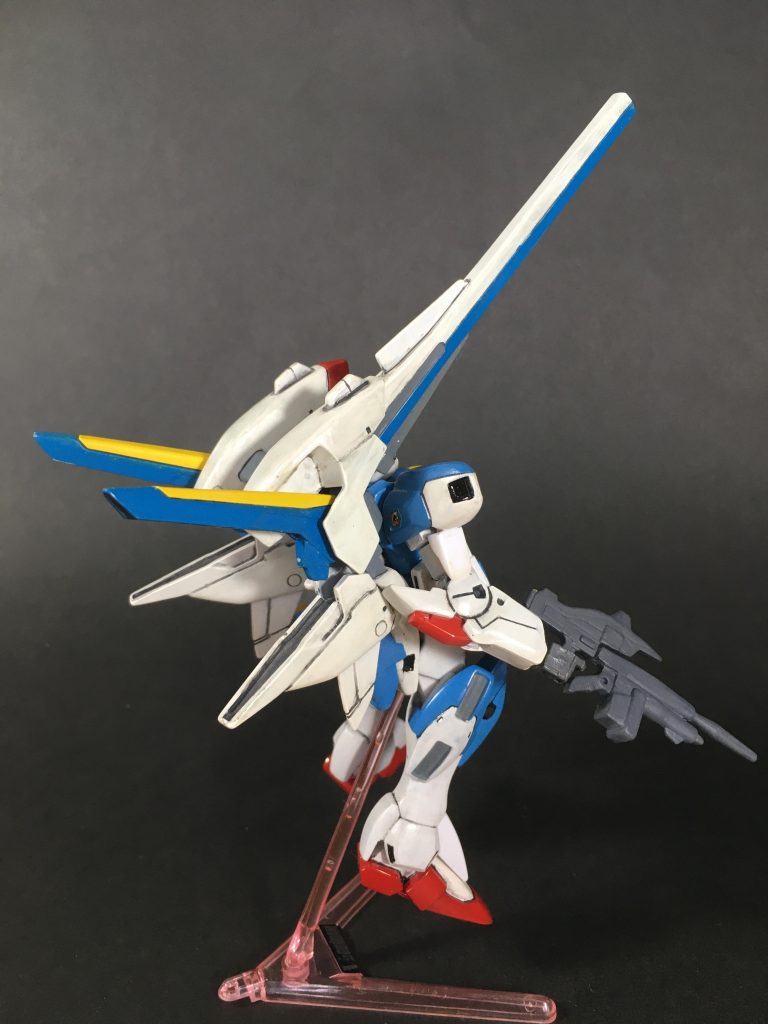 　バスターユニットと本体、足のマイクロミサイルランチャーなどはネオジム磁石でポロリ防止しています。