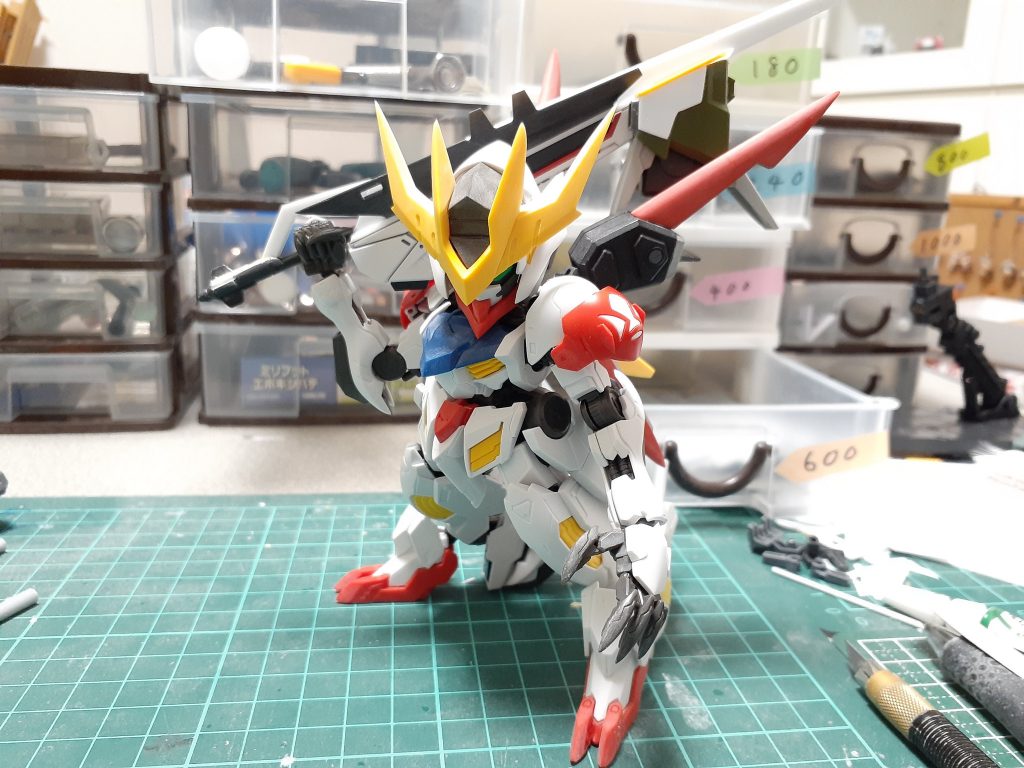 今回もディフォルメ+ミキシングでの制作になりました
本体はほぼルプスで掌とスリッパとフロントアーマーだけレクスに交換しました