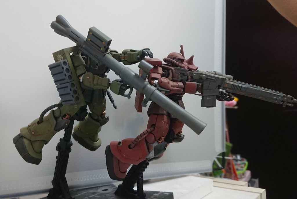 シャアザクさん、こんなに汚れないだろうけどね。
アニメのはテッカテカでカッコ良かったね