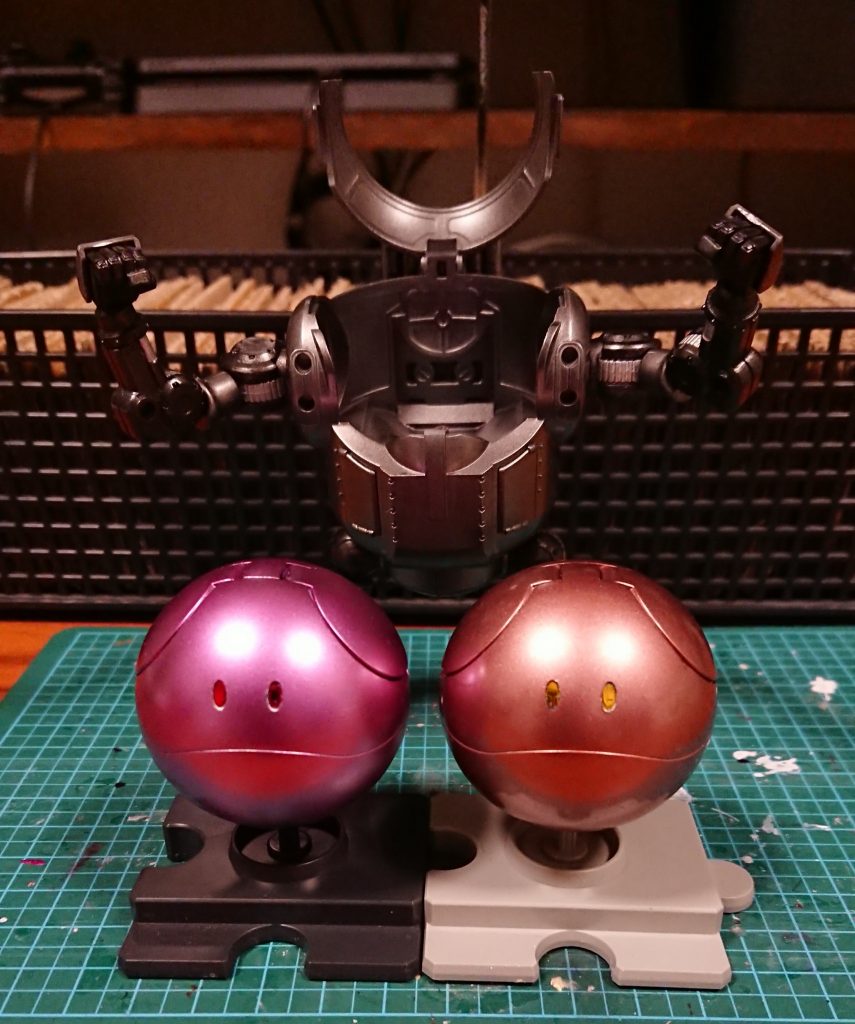 ボディユニットとハロ2体をパシャリ。