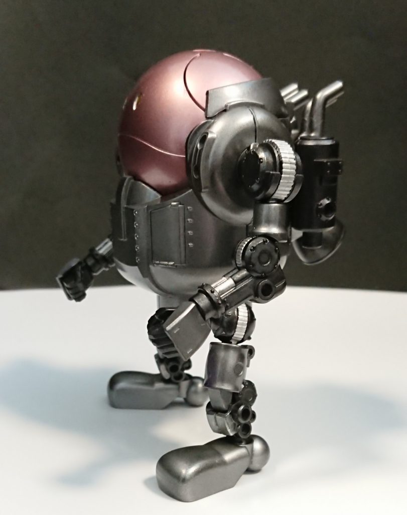 足裏とランドセルにあった肉抜き穴はパテで埋めました。