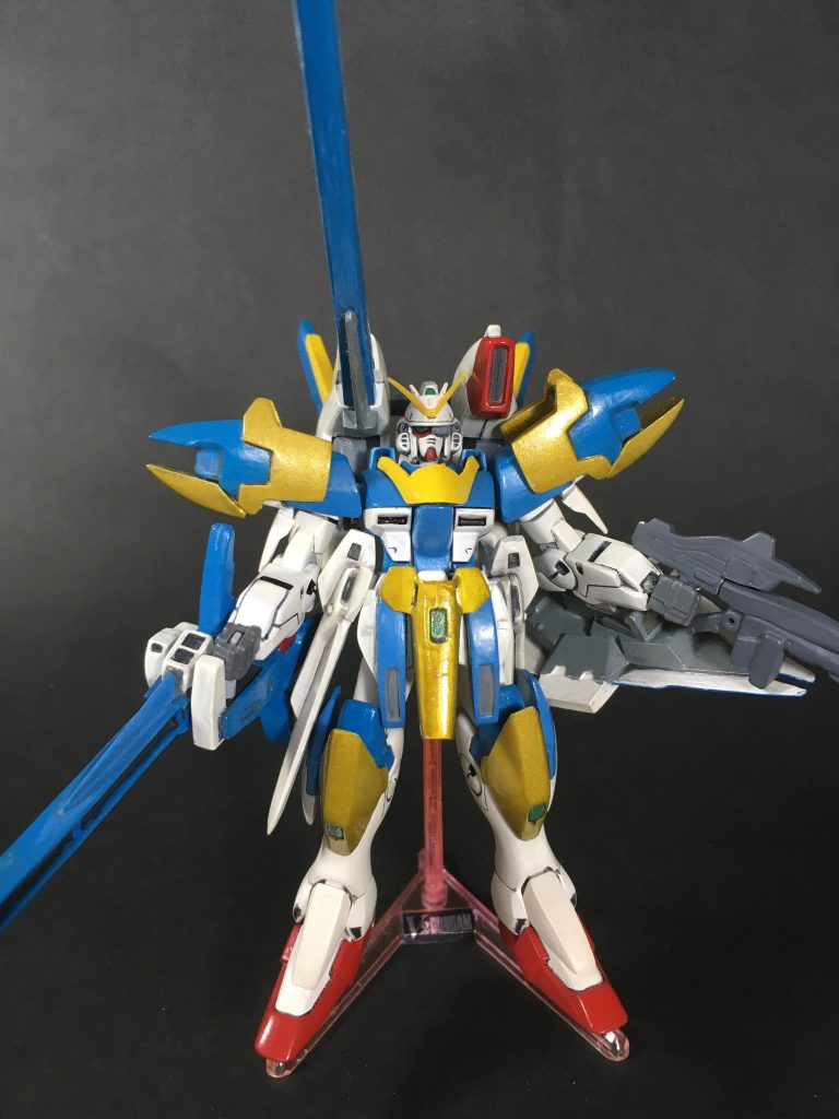 フロントアーマーのマイクロミサイルポッドは、キットのものが大きくて膝が隠れそうだったので、ポリパテを盛って削り出しで自作しました。