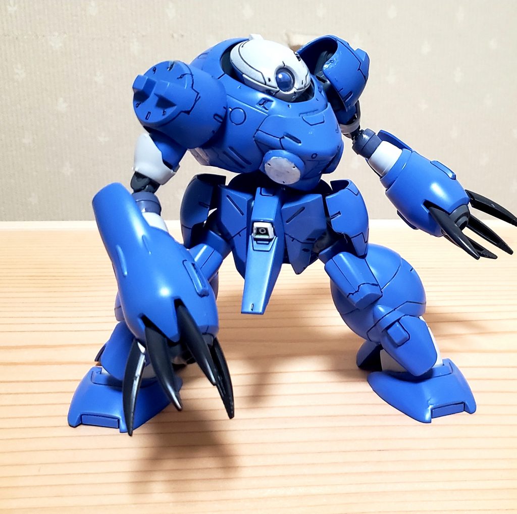 ズゴックEの腕をほぼそのまま移植して延長しています。