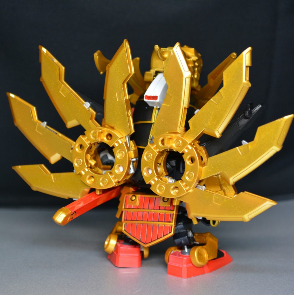 ## 背面
二体分の手裏剣を背中に着けたらちょうどいい感じになりました。