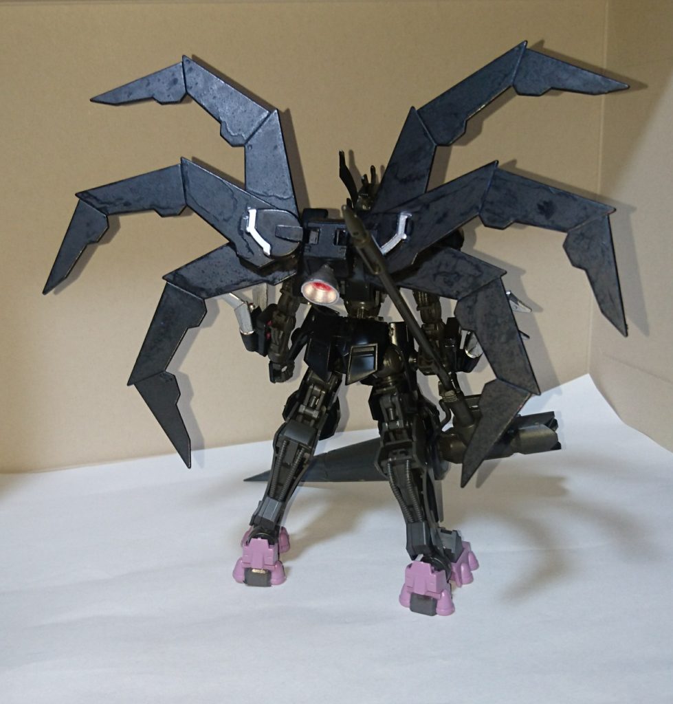 これは、ウヴァルのブースターにヴァサーゴのウィングを重ねて付けただけです。
6枚の翼が禍々しさを表現してくれます。
因みに飛行できます。