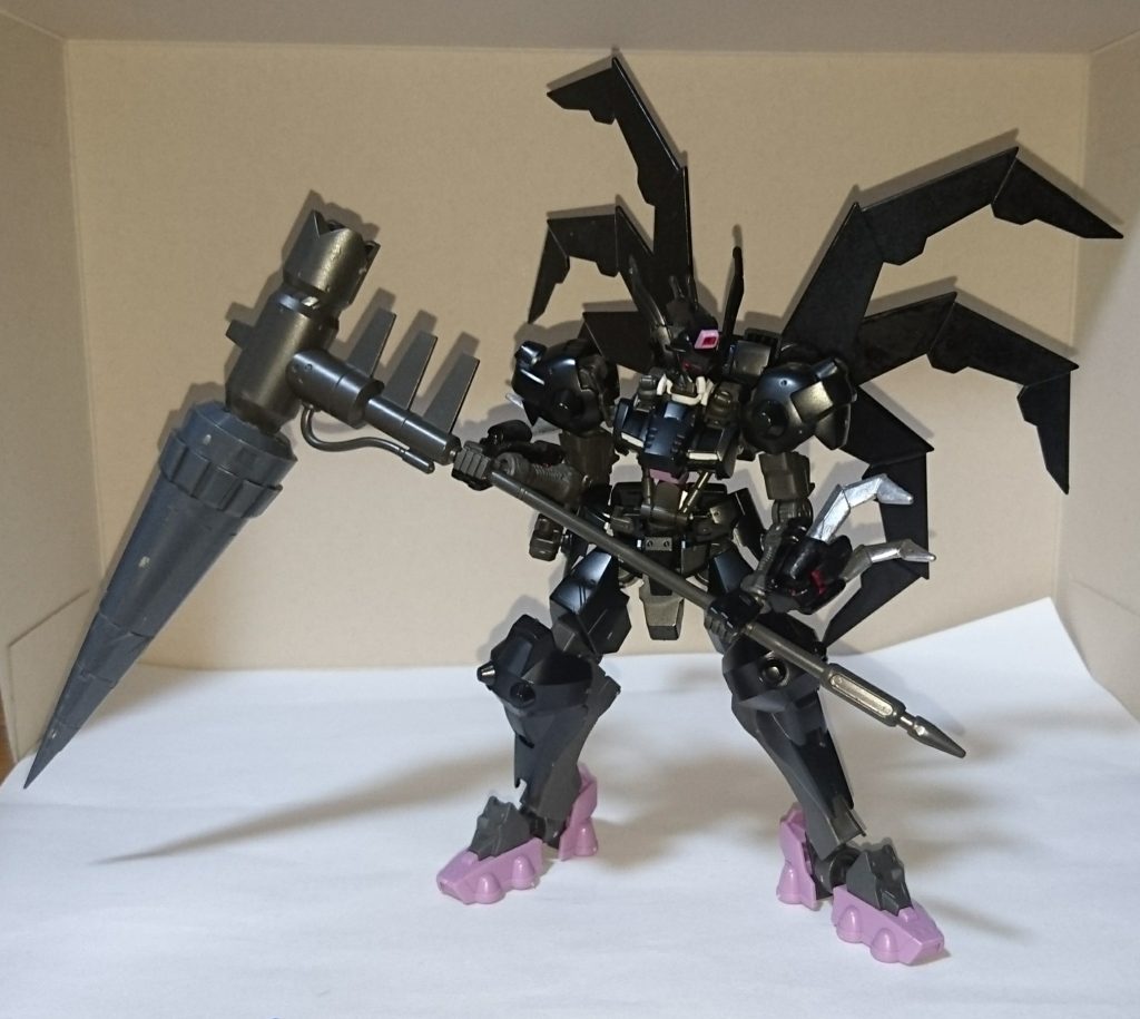 スピニングクラッシャー
この機体のメイン武器。
ツルハシの如く振り下ろすのは勿論のことだが、先端部分はドリルとして可動するので、抉って突貫させることも出来ます。
但し、重量があるので、両手持ちじゃないと、取り扱うのが困難といった問題もある。