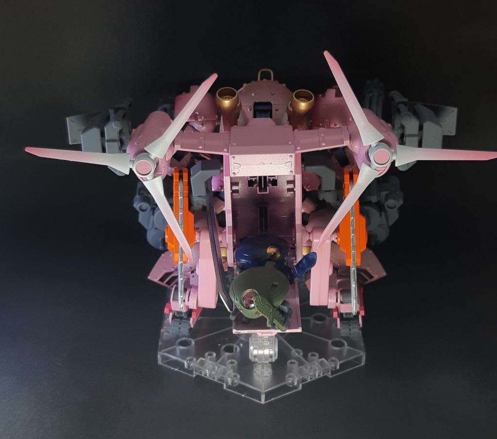 ティルトローターパックをつけるとコンテナが開けられなくなるので、上部をカットして開けられるようにしました。コンテナの中身はミッションに合わせて換装するという妄想。