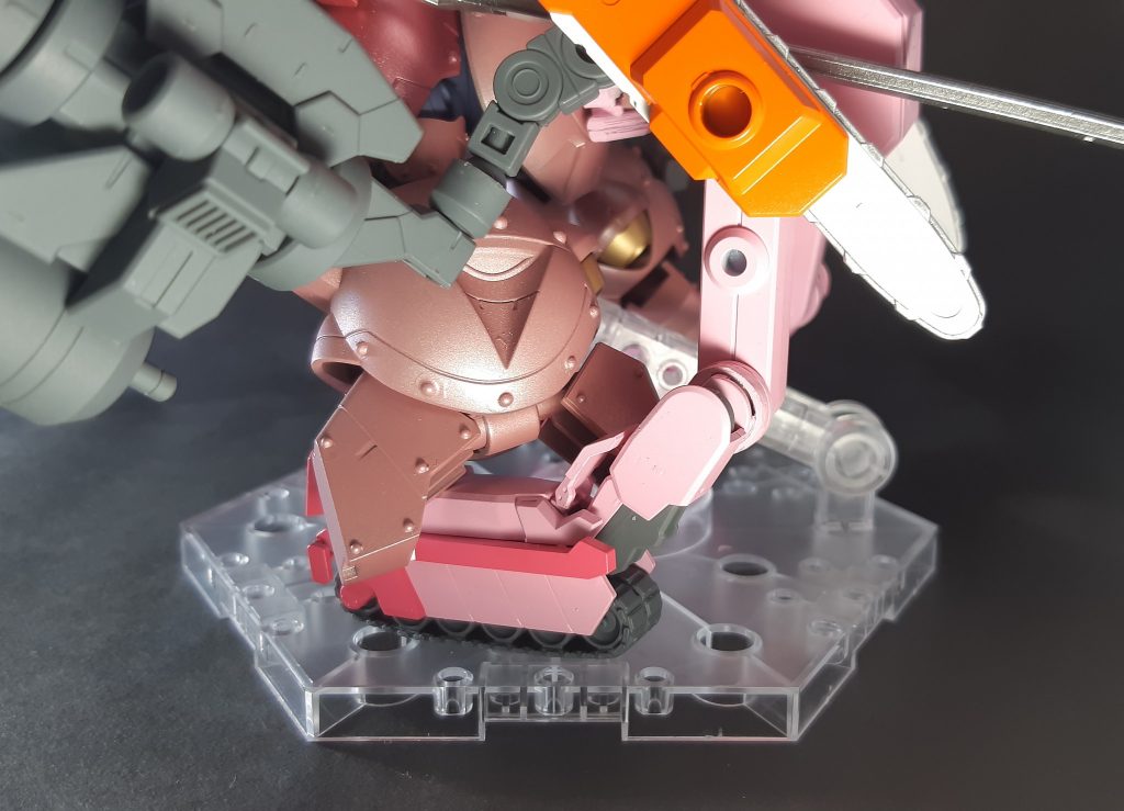 ロマン要素としてキャタピラが欲しかったので、ロトの足をアヴァランチイメージで。戦況によっては四足になったり色々使えるかも。少し小さいですが、ストック消化も兼ねて。