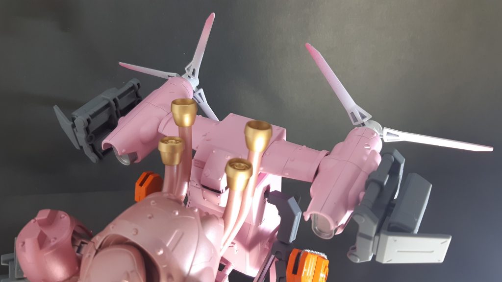 ティルトローターパックにも本体に合わせてリベットを追加。サイドにジャイアントガトリングのパーツをつけてみましたが、ミサイルコンテナなんかも良さそう。