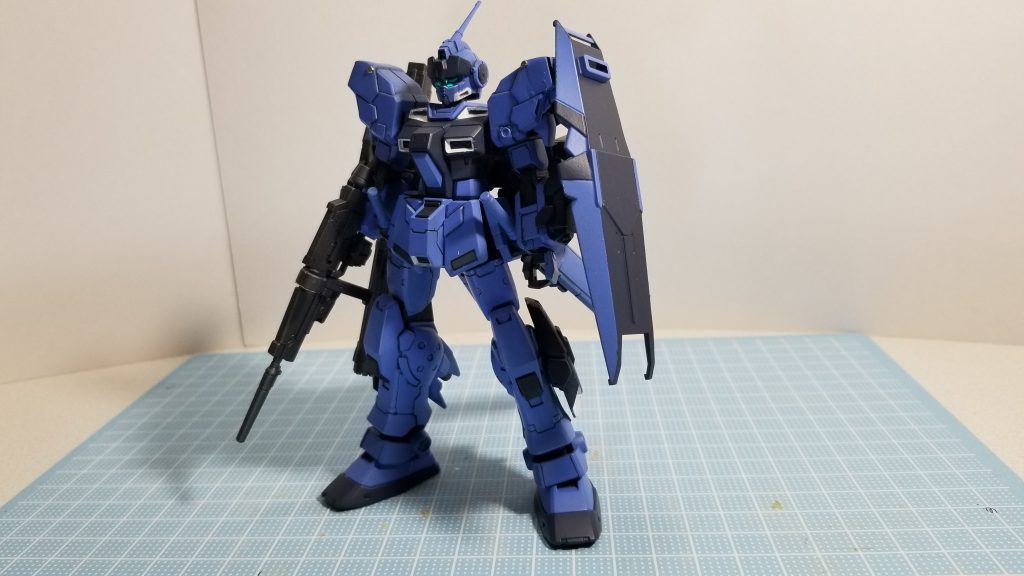 極力ホイルシールを使わないように、色分けも塗装で再現。多少荒はありますがそこそこ綺麗に出来たと思います。