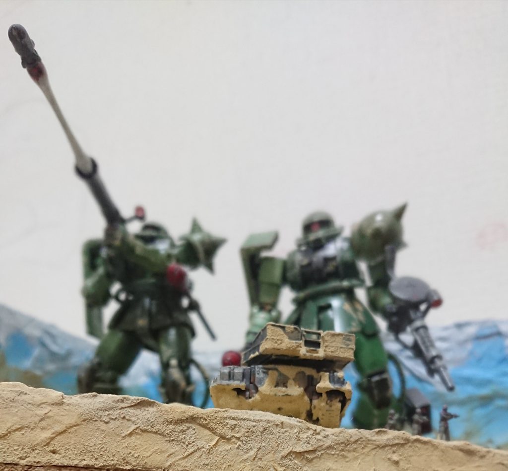 ジオン視点か連邦視点かでピントをかえてみました。