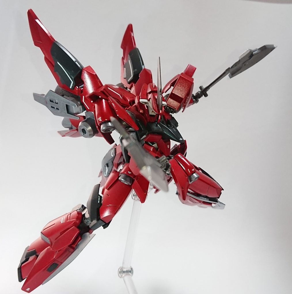 パワードアックスグレイズアックスをベースに刃を大型化したもの。本機の機動力にのせて叩きつけられれば並のMSでは防ぎきれない一撃となる。