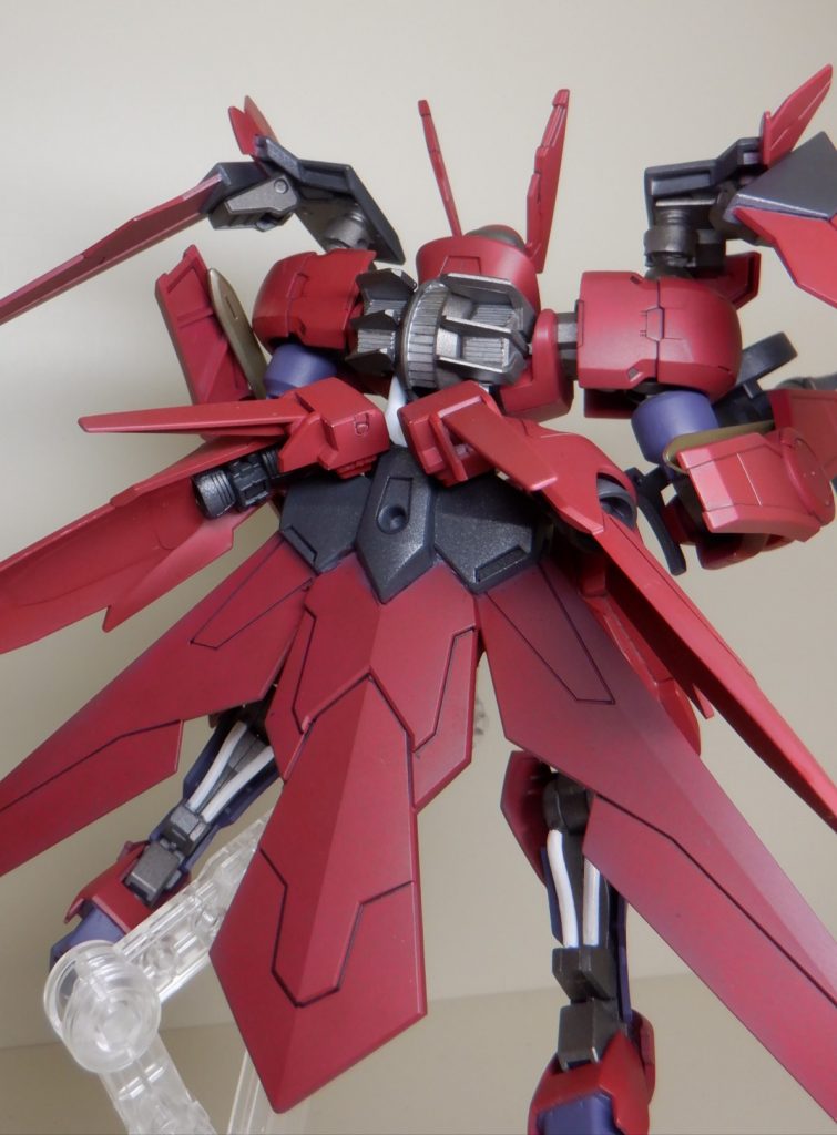 肩のウィングパーツ/腰後部のブースターとウィングパーツ/腰側面の追加装甲が追加部分になります。
(詳しくは制作過程欄)