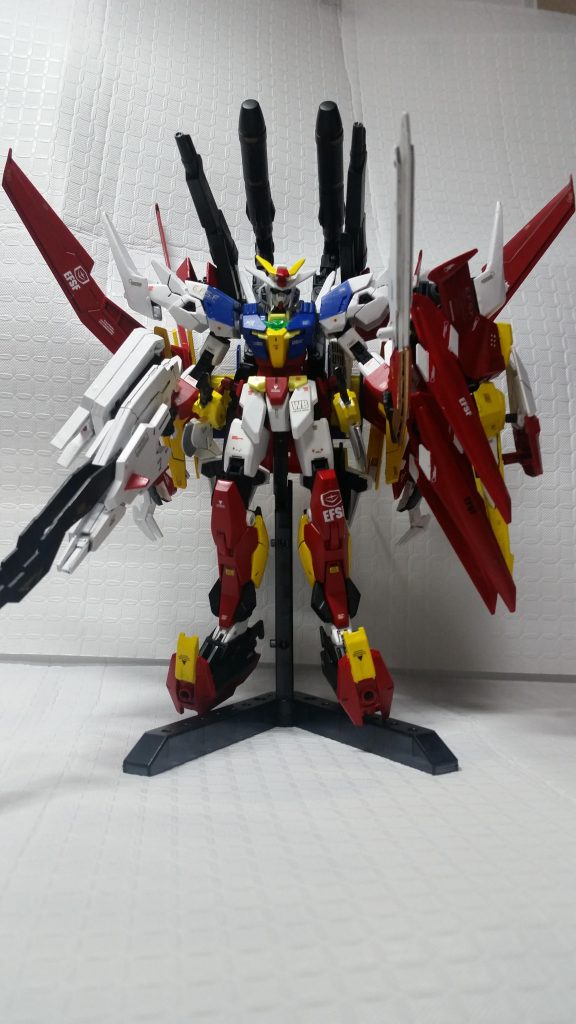 パーフェクトプラネッツガンダムの正面ショットです。ライフルが長くて、写真に収まらなかったです(>д<)