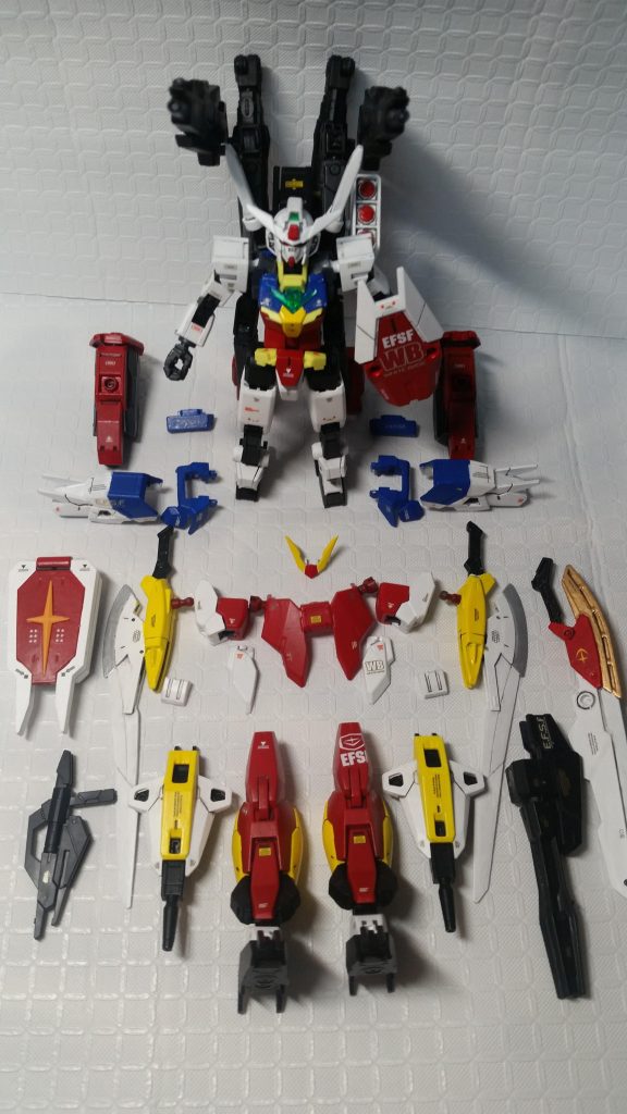 コアキャノンガンダムとヘビーアースアーマーの、パーツパージ状態です。