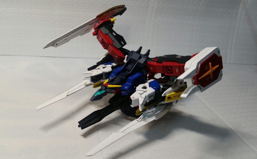 ヘビーアースアーマー。
マーズフォーウエポンやガンダムシールド等、重装備を積んだシルエットに仕上げました。