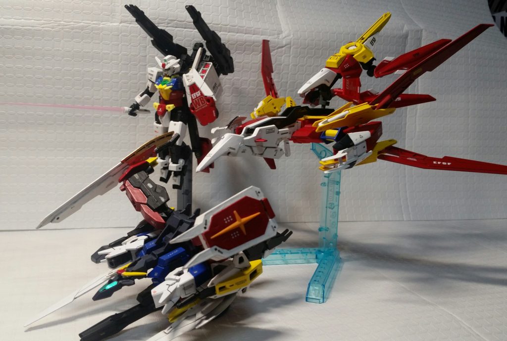 コアキャノンガンダム、ヘビーアースアーマー、ストライダーフォートレス。
３機、分離した状態です。