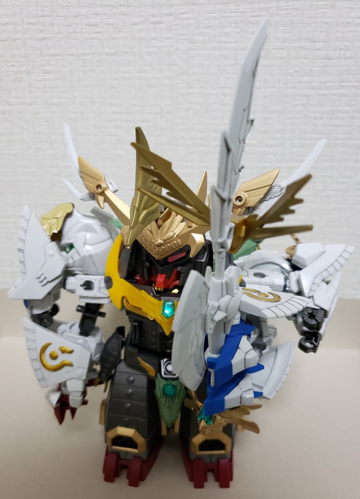 5体が合体し蚩尤ガンダムに
腕になる司馬師 司馬昭が取り付けにくかったです。暗黒玉璽の顔は別パーツで悪顔に
逢魔合身刀は取り付け穴等ありませんが上手く合わせることで持たせられます。