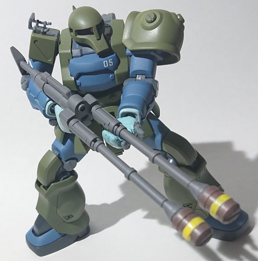 コロニー制圧戦仕様と言えば、ガス弾発射器ですよね!
ガス弾発射器は、ジャンクにあったボールの2連装キャノンの砲身やMGユニコーンのハイパーバズーカの後ろ部分,GM/GMのスプレーガン,カスタムパーツのグレネード?などを使って作りました~
(ストックはプラ板とプラ棒ですが…)
ちなみに、本当は暴徒鎮圧用の催涙弾らしいですね~
シーマ様は毒ガスと知らずに打ってしまったとは可哀想に…